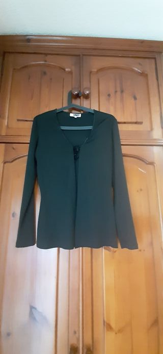 CHAQUETA DE PUNTO NEGRA