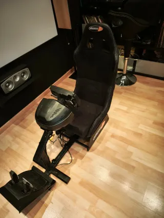 Cookpit Playseat + Thrustmaster t300