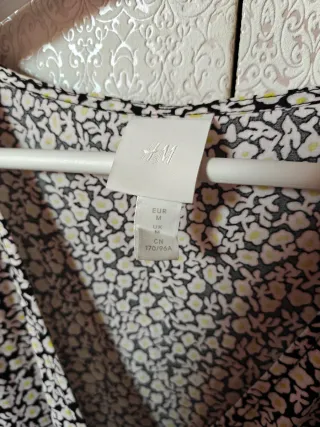 Vestido florecitas manga 3/4 H&M seminuevo