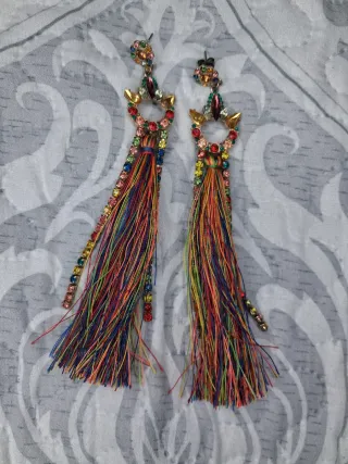 Pendientes largos flecos multicolor y oro