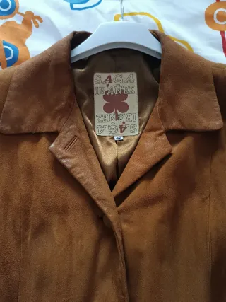 Chaqueta ante marrón atemporal