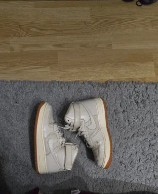 Nike Air Force 1 Hi Premium Beige