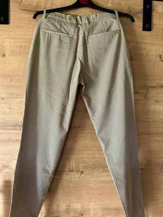 Pantalón de pinza cuadros beige y marrón