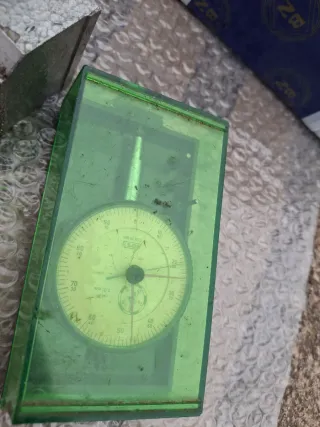 Comparador con reloj