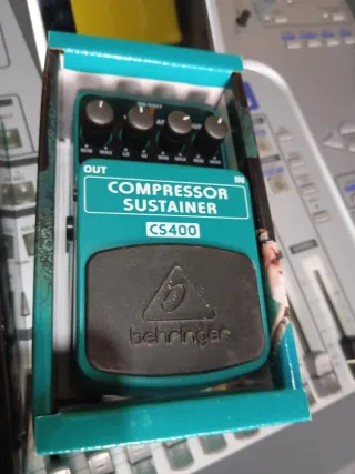 Pedal Guitarra Behringer CS400 Compressor Sustaine