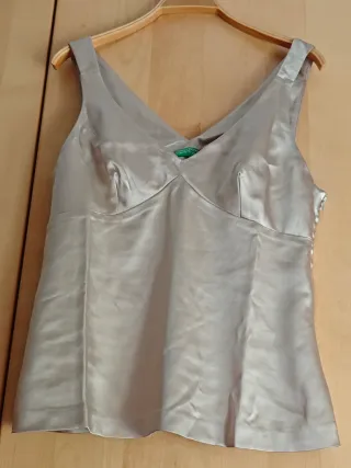 Top satén dorado Benetton