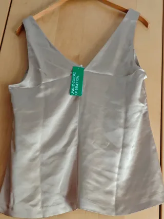 Top satén dorado Benetton