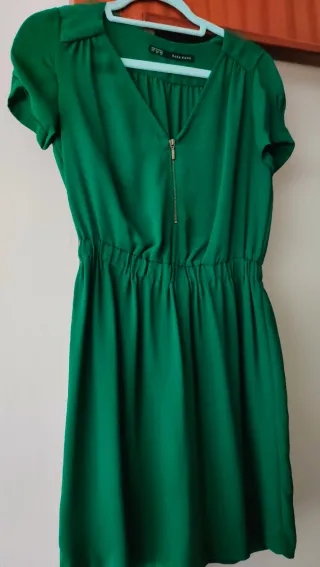Vestido Zara verde con cremallera