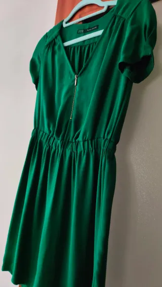 Vestido Zara verde con cremallera