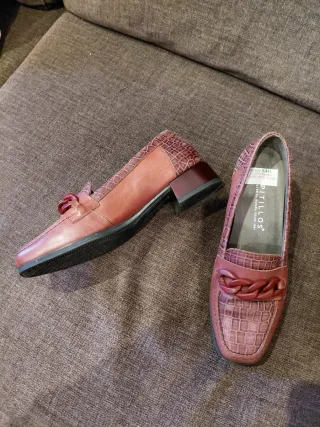 Zapatos Pitillos Marrones/Rojos Talla 37