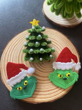 Broches Navideños Grinch y Árbol