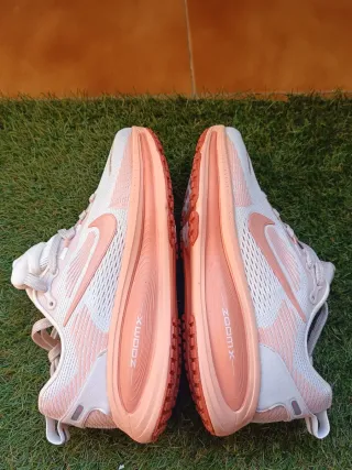 Nike Vomero 18 Rosa y Blanco