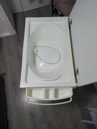 Cómoda cambiador bebé con bañera.Ha buen precio!!