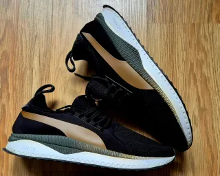 Zapatillas Puma Negras y Doradas