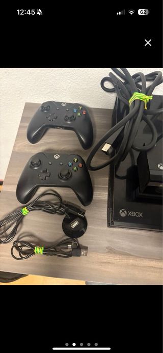 Xbox One + Kinect + 2 controller + Giochi