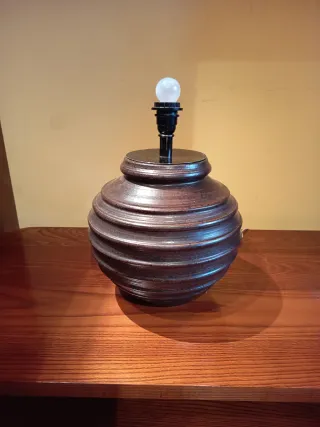 Lámpara cerámica marrón grande