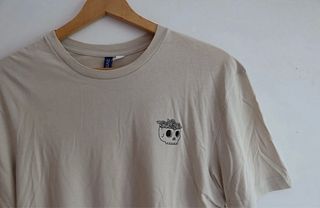 Camiseta manga corta beige crema calavera