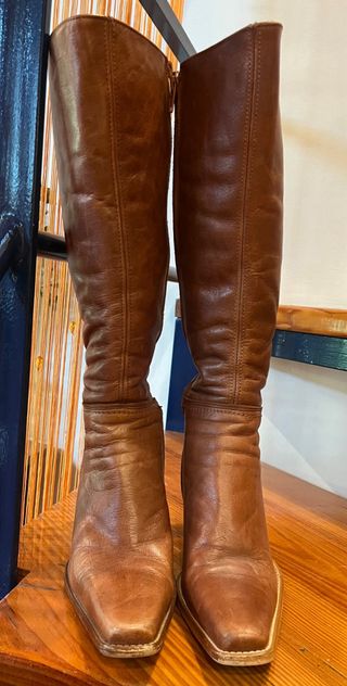 Botas altas de piel marrón