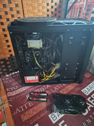 Torre Ordenador Antec Negra