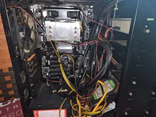 Torre Ordenador Antec Negra