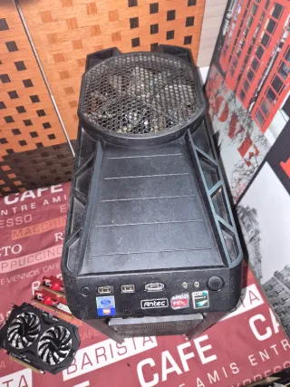 Torre Ordenador Antec Negra