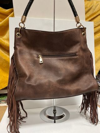 Bolso marrón con flecos