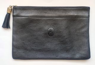 Cartera de mano piel negra con borla