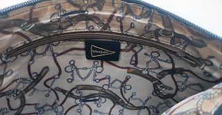 Cartera de mano piel negra con borla