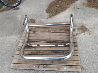 Defensa delantera cromada Valido para varios vehíc