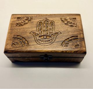 Caja de madera tallada a mano de la India