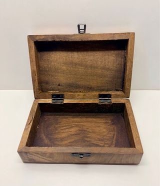 Caja de madera tallada a mano de la India