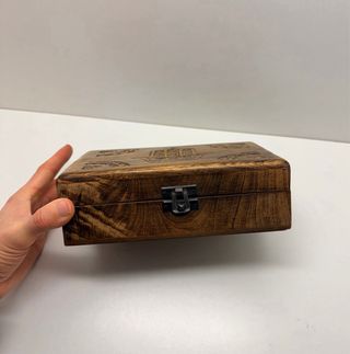 Caja de madera tallada a mano de la India