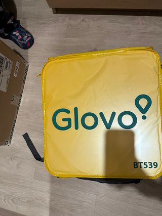 Mochila Glovo con accesorios