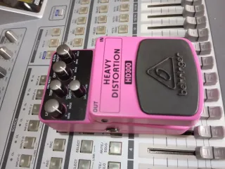 Pedal guitarra Behringer Heavy Distortion