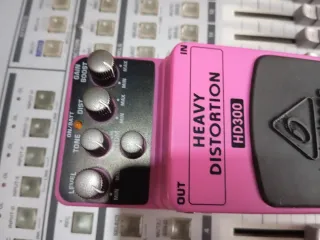 Pedal guitarra Behringer Heavy Distortion