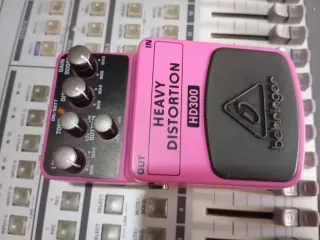 Pedal guitarra Behringer Heavy Distortion