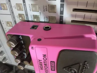 Pedal guitarra Behringer Heavy Distortion