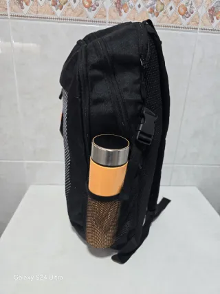 MOCHILA DE DEPORTE BÁSICA Prácticamente NUEVO