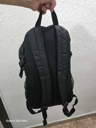 MOCHILA DE DEPORTE BÁSICA Prácticamente NUEVO