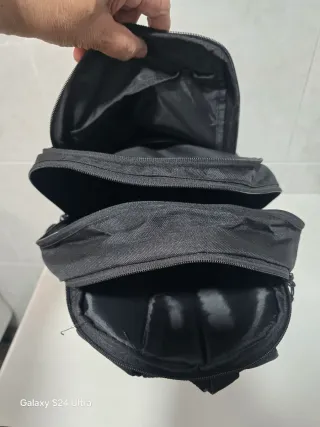 MOCHILA DE DEPORTE BÁSICA Prácticamente NUEVO