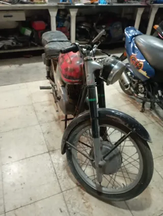 SE VENDE MONTESA IMPALA ROJA Y NEGRA AÑO 1963