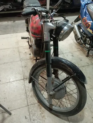 SE VENDE MONTESA IMPALA ROJA Y NEGRA AÑO 1963