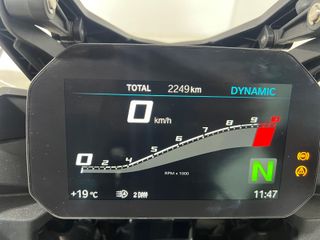 BMW F 900 XR 2024 con Maletas