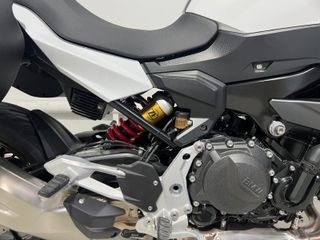 BMW F 900 XR 2024 con Maletas