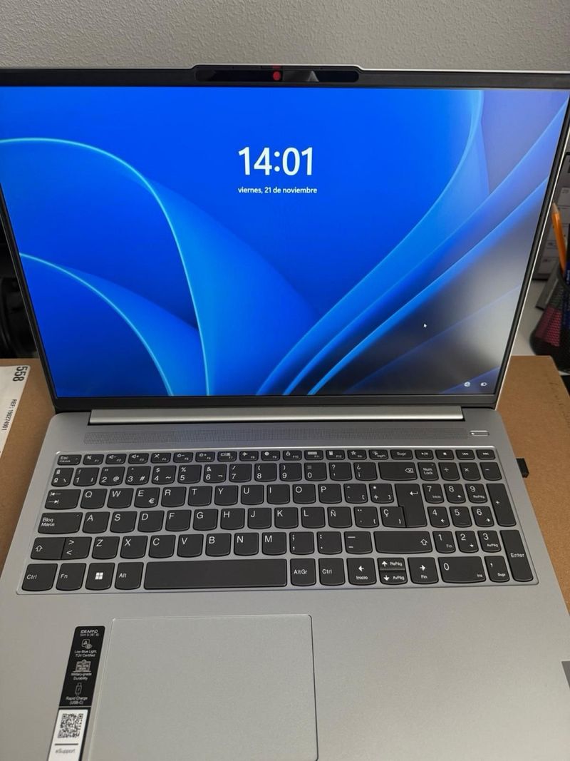 Portátil Lenovo IdeaPad Slim 5 16IRL8