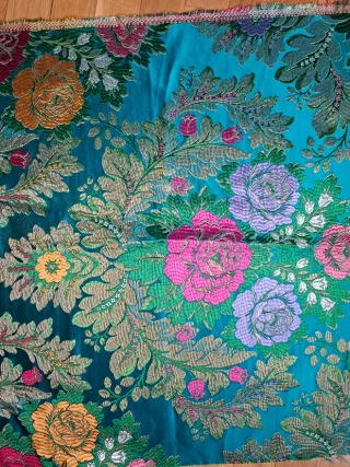 Tela bordada seda y oro 69x65cm