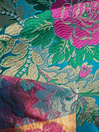 Tela bordada seda y oro 69x65cm