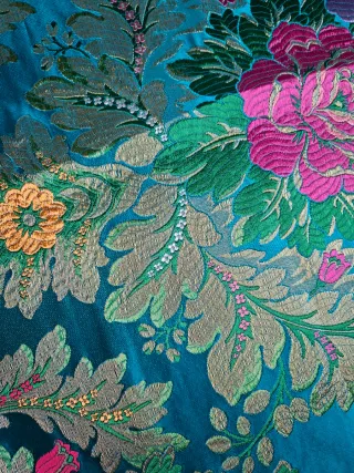 Tela bordada seda y oro 69x65cm