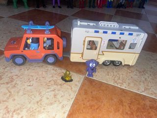 Coche y caravana Bluey