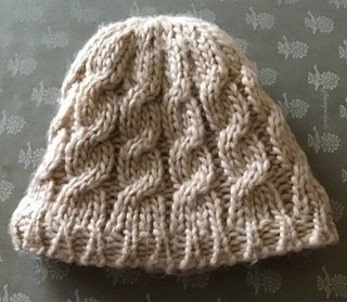 Sciarpa e cappello lavorati a maglia